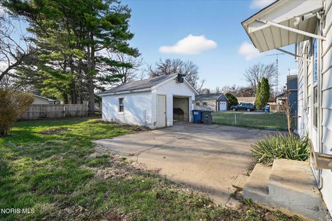 Tiny photo for 915 Mackow Drive, Toledo, OH 43607 (MLS # 10005352)