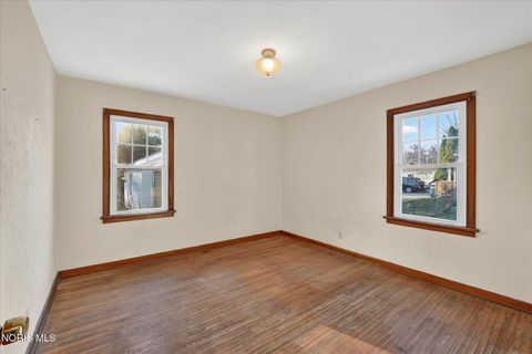 Tiny photo for 915 Mackow Drive, Toledo, OH 43607 (MLS # 10005352)