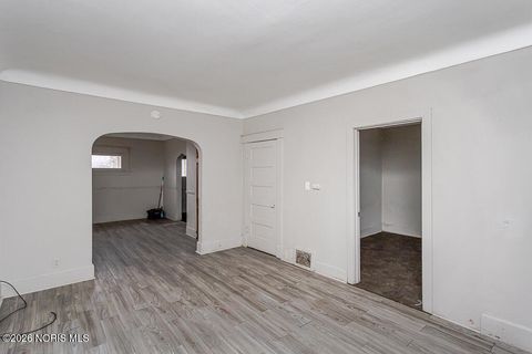 Tiny photo for 3412 Maple Street, Toledo, OH 43608 (MLS # 10002968)