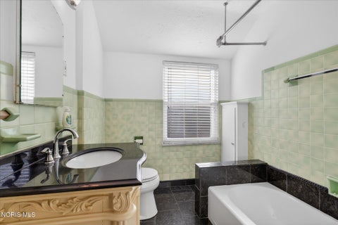 Tiny photo for 2204 Orchard Road, Toledo, OH 43606 (MLS # 10013226)