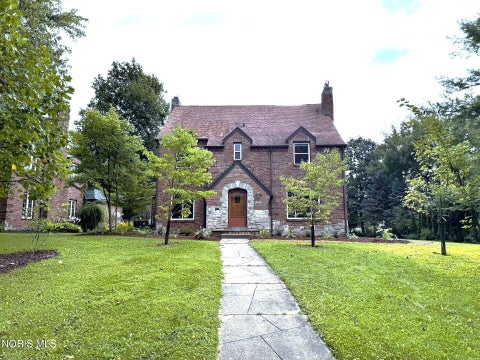 Photo of 2204 Orchard Road, Toledo, OH 43606 (MLS # 10013226)
