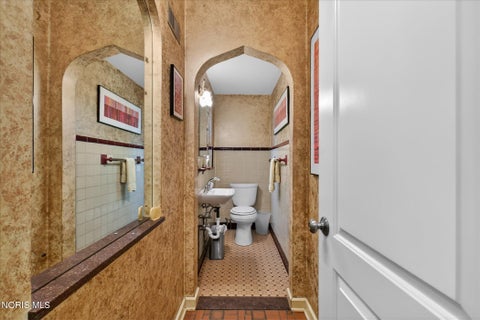 Tiny photo for 2204 Orchard Road, Toledo, OH 43606 (MLS # 10013226)