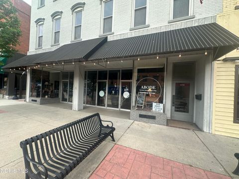 Photo of 408 Clinton Street, Defiance, OH 43512 (MLS # 10005836)