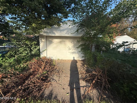 Tiny photo for 252 Kenmore Avenue, Toledo, OH 43609 (MLS # 10013806)