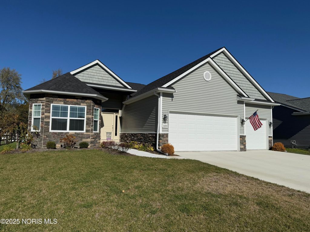 Photo for 1153 Plum Grove Lane, Toledo, OH 43615 (MLS # 10000727)