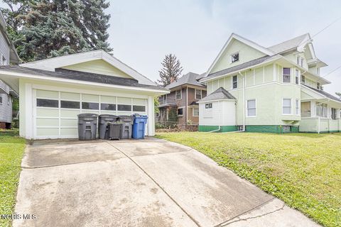 Tiny photo for 2740 Robinwood Avenue, Toledo, OH 43610 (MLS # 10005765)