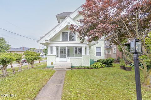 Photo of 2740 Robinwood Avenue, Toledo, OH 43610 (MLS # 10005765)