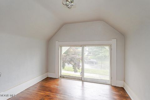 Tiny photo for 2740 Robinwood Avenue, Toledo, OH 43610 (MLS # 10005765)