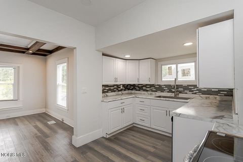 Tiny photo for 2740 Robinwood Avenue, Toledo, OH 43610 (MLS # 10005765)