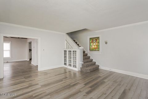 Tiny photo for 2740 Robinwood Avenue, Toledo, OH 43610 (MLS # 10005765)