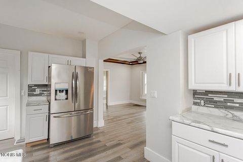 Tiny photo for 2740 Robinwood Avenue, Toledo, OH 43610 (MLS # 10005765)