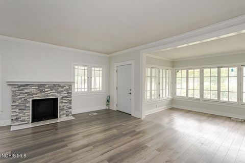 Tiny photo for 2740 Robinwood Avenue, Toledo, OH 43610 (MLS # 10005765)