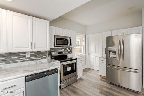 Tiny photo for 2740 Robinwood Avenue, Toledo, OH 43610 (MLS # 10005765)