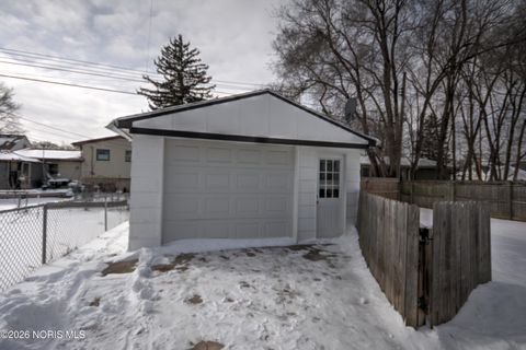 Tiny photo for 1027 Michigan Avenue, Maumee, OH 43537 (MLS # 10003656)