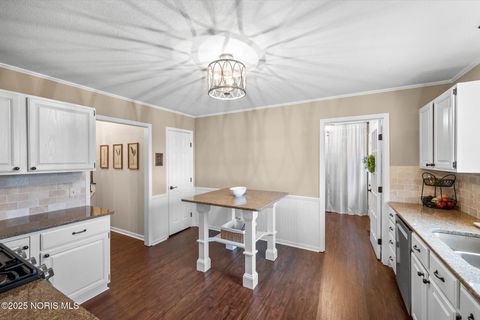 Tiny photo for 7331 Twin Lakes Road, Perrysburg, OH 43551 (MLS # 10001084)