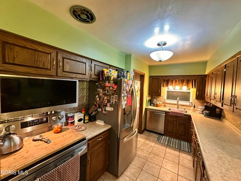 Tiny photo for 539 Ansonia Street, Oregon, OH 43616 (MLS # 10013608)