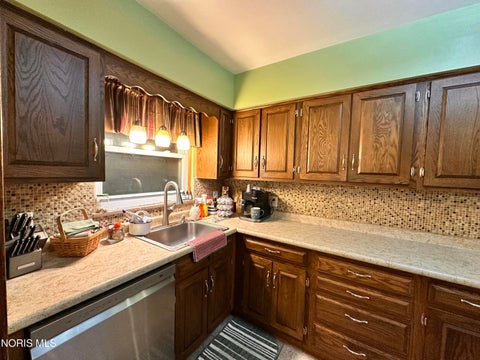 Tiny photo for 539 Ansonia Street, Oregon, OH 43616 (MLS # 10013608)