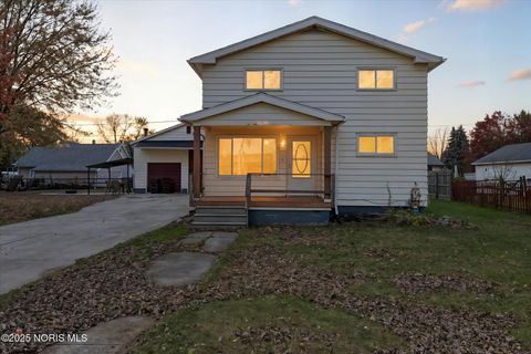 Photo of 29453 Harriet Street, Millbury, OH 43447 (MLS # 10000913)