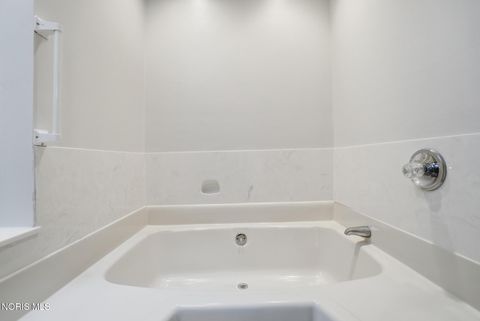 Tiny photo for 2338 Parliament Square, Toledo, OH 43617 (MLS # 10006789)