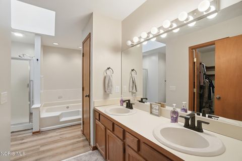 Tiny photo for 2338 Parliament Square, Toledo, OH 43617 (MLS # 10006789)