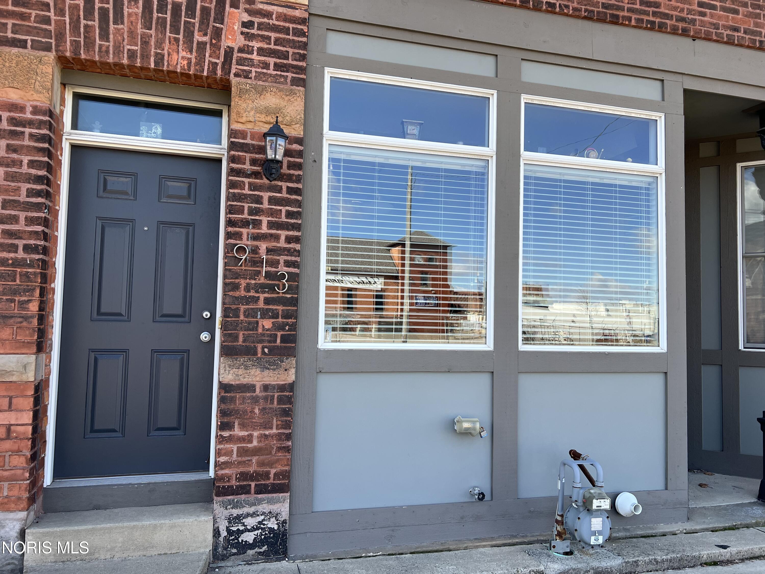 913 Washington Street