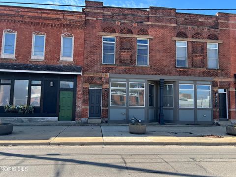 Photo of 913 Washington Street, Toledo, OH 43604 (MLS # 10006807)