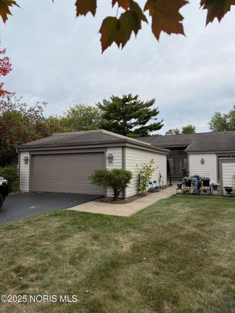 Photo of 6717 Embassy Court #E, Maumee, OH 43537 (MLS # 10000321)