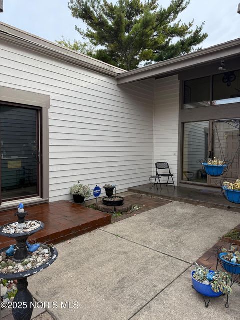 Tiny photo for 6717 Embassy Court #E, Maumee, OH 43537 (MLS # 10000321)