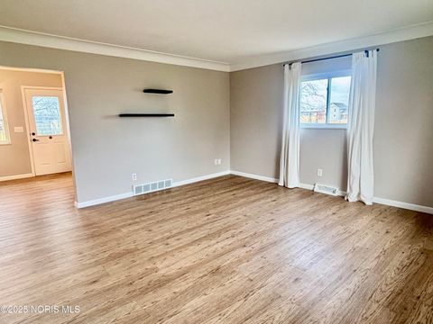 Tiny photo for 1139 N Stadium Road, Oregon, OH 43616 (MLS # 10002660)