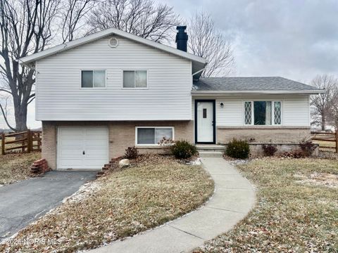 Photo of 1139 N Stadium Road, Oregon, OH 43616 (MLS # 10002660)