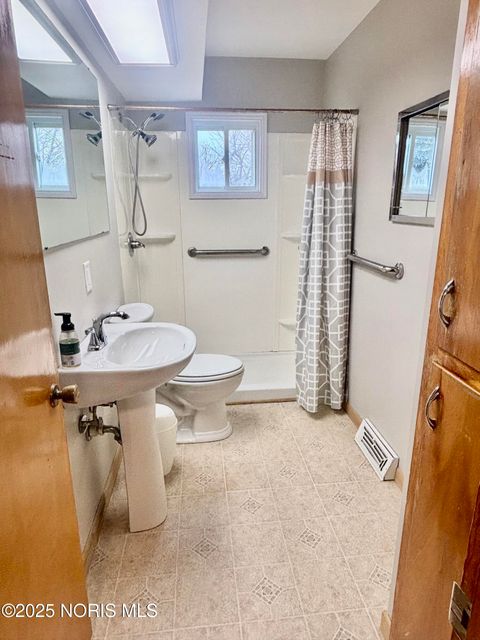 Tiny photo for 1139 N Stadium Road, Oregon, OH 43616 (MLS # 10002660)