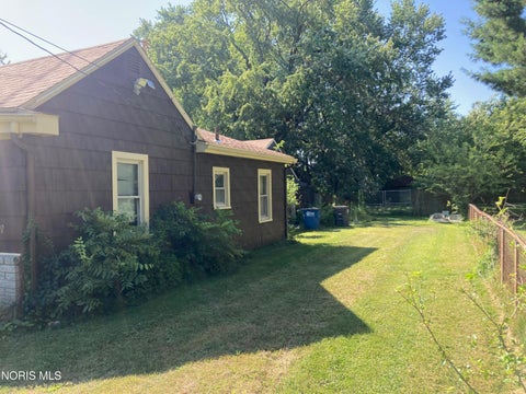 Tiny photo for 5815 Carnation Drive, Toledo, OH 43615 (MLS # 10011350)