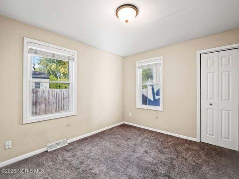 Tiny photo for 5404 Harschel Drive, Toledo, OH 43623 (MLS # 10000715)