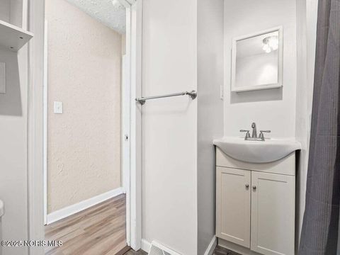 Tiny photo for 5404 Harschel Drive, Toledo, OH 43623 (MLS # 10000715)