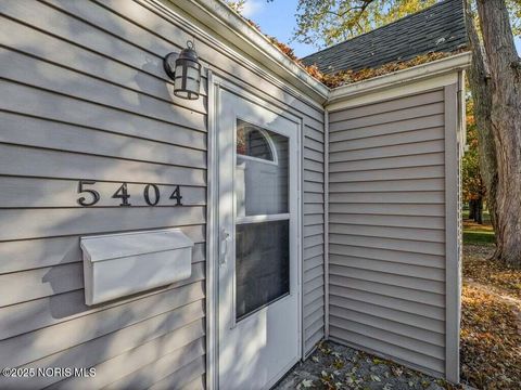 Tiny photo for 5404 Harschel Drive, Toledo, OH 43623 (MLS # 10000715)