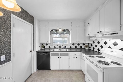 Tiny photo for 2207 Marlow Road, Toledo, OH 43613 (MLS # 10004332)