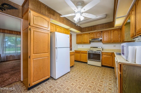Tiny photo for 123 Clinton Street, Walbridge, OH 43465 (MLS # 10012404)