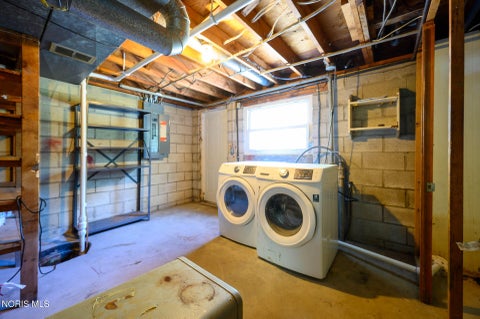 Tiny photo for 123 Clinton Street, Walbridge, OH 43465 (MLS # 10012404)