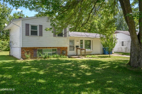 Tiny photo for 123 Clinton Street, Walbridge, OH 43465 (MLS # 10012404)