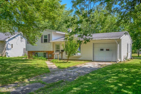 Tiny photo for 123 Clinton Street, Walbridge, OH 43465 (MLS # 10012404)