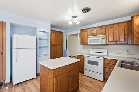 Tiny photo for 120 W Melrose Avenue, Findlay, OH 45840 (MLS # 10004904)