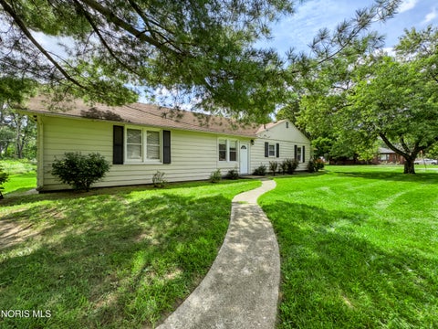 Tiny photo for 4436 Foxglove Road, Toledo, OH 43623 (MLS # 10012568)