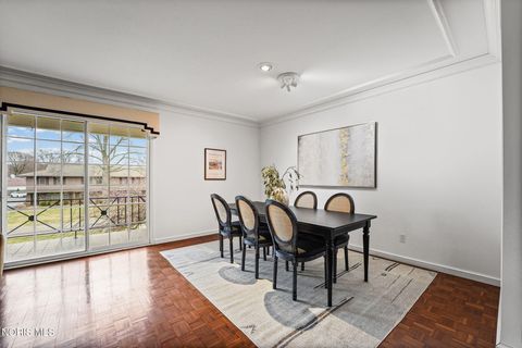 Tiny photo for 4025 Sherwood Forest Manor Road #Apt 4, Toledo, OH 43623 (MLS # 10007179)