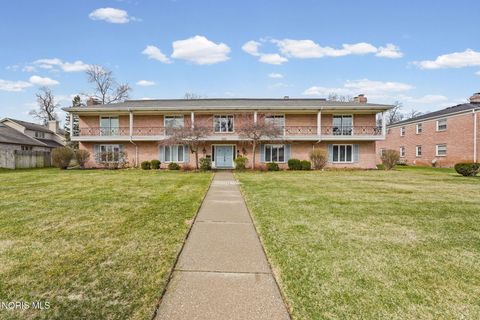 Photo of 4025 Sherwood Forest Manor Road #Apt 4, Toledo, OH 43623 (MLS # 10007179)
