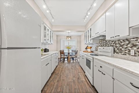 Tiny photo for 4025 Sherwood Forest Manor Road #Apt 4, Toledo, OH 43623 (MLS # 10007179)