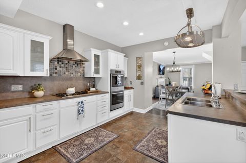 Tiny photo for 626 Corey Street, Maumee, OH 43537 (MLS # 10004570)