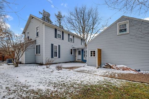 Tiny photo for 626 Corey Street, Maumee, OH 43537 (MLS # 10004570)