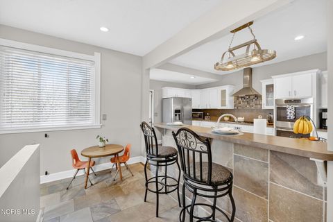 Tiny photo for 626 Corey Street, Maumee, OH 43537 (MLS # 10004570)