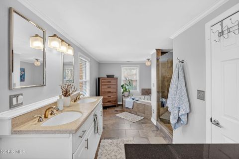 Tiny photo for 626 Corey Street, Maumee, OH 43537 (MLS # 10004570)