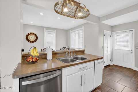 Tiny photo for 626 Corey Street, Maumee, OH 43537 (MLS # 10004570)